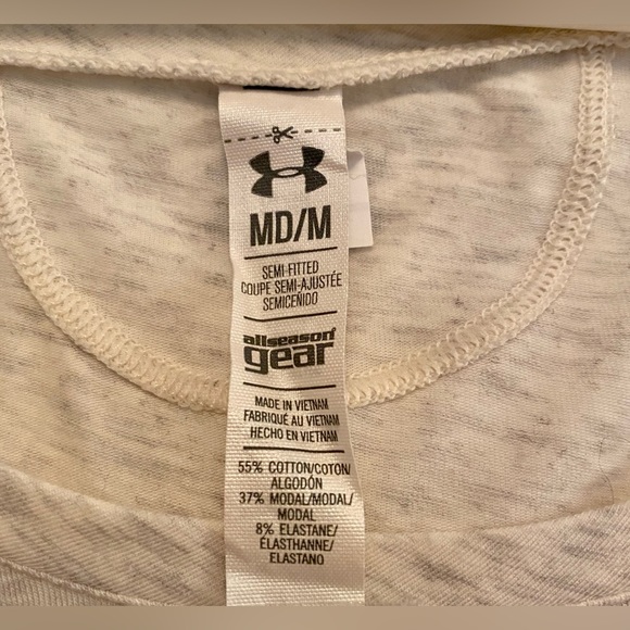 Under-Armour grey T-shirt, all season gear - Picture 3 of 3